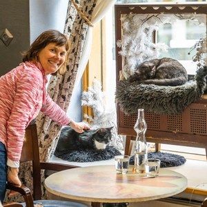 Meet your Posher, Loralee